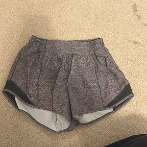 Lululemon Hotty Hot 4inch shorts: Low-Rise